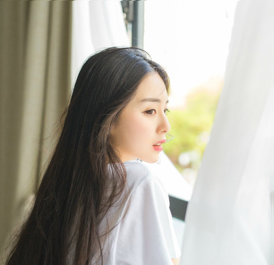 看着小乔松了口气的神色，吕布淡然道：“放心，若真是我做的，我也不屑在这种事情上撒谎，另外，记住你的身份，就算是妾，你也是我的女人，心里怎么想我不管，但你不该将这些愚蠢的表情给我表现出来，若非看在腹中孩儿的份上，单是这一点，就可以让你生不如死！莫要以为，这两年对你好了，就可以在我面前恃宠而骄！”